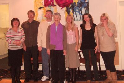 De familie Hendrikse in Lydiate met vlnr Cynthia, Steve, Paul, Alice Howard, Angela, Pamela en Michelle 